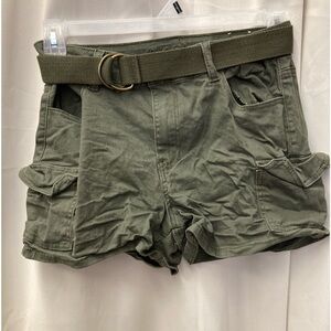 Rue 21 shorts with belt